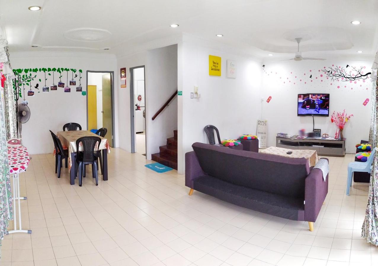 H Homestay Sibu - 1000Mbps 1Gbps Wifi, Astro & Auto Gate Parking Semi Detached House! Exterior photo