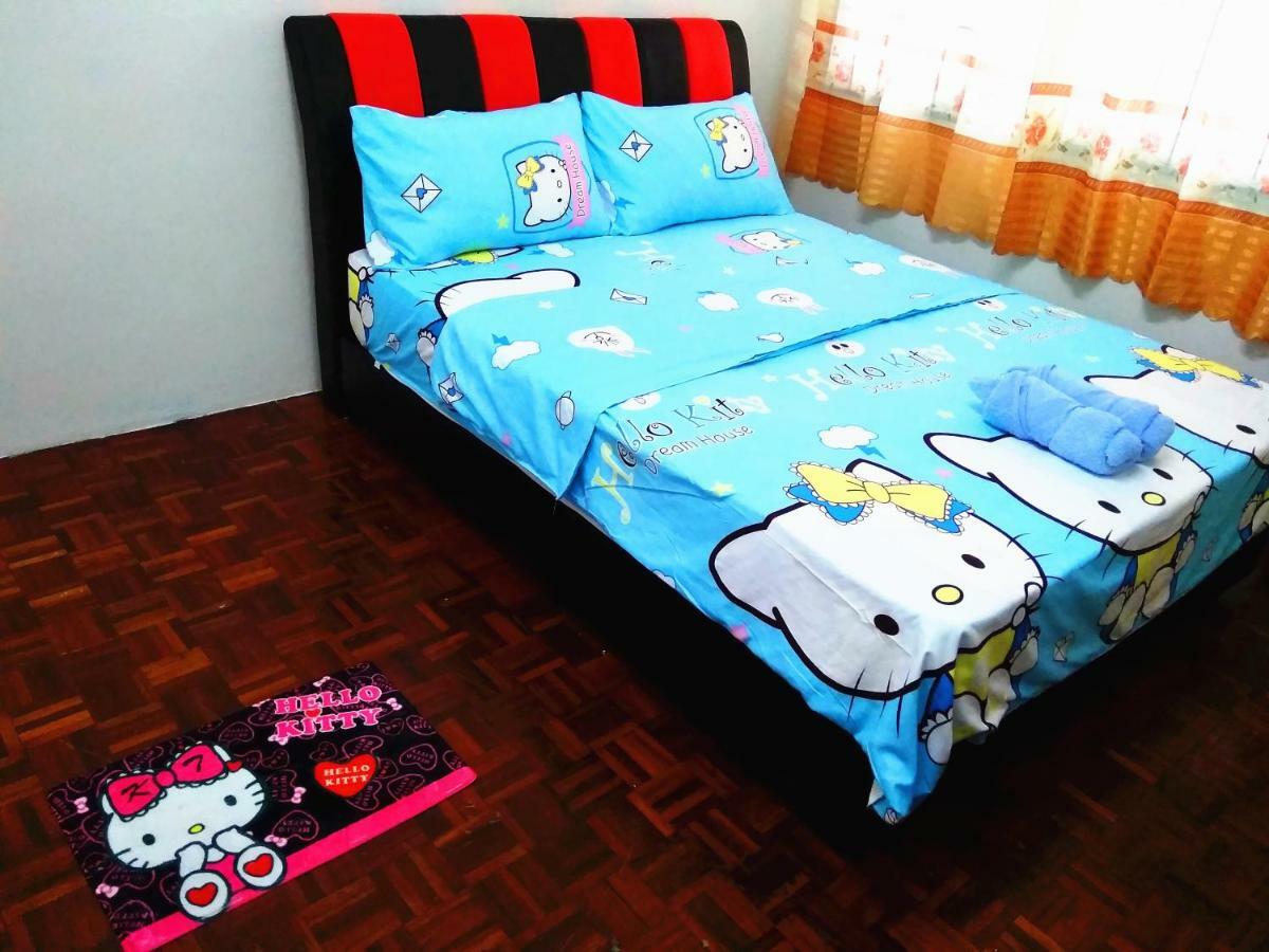 H Homestay Sibu - 1000Mbps 1Gbps Wifi, Astro & Auto Gate Parking Semi Detached House! Exterior photo